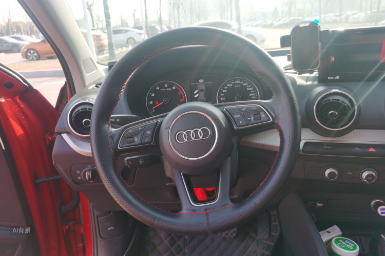 Audi Q2L 2020 car image #12