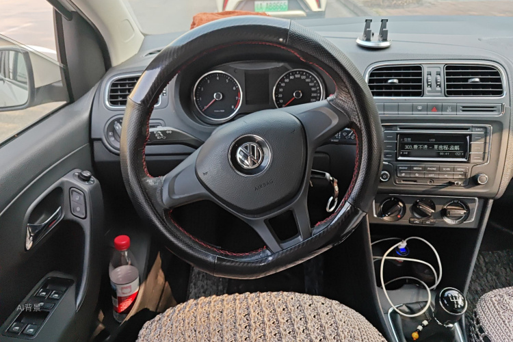 Polo 2015 car image #12