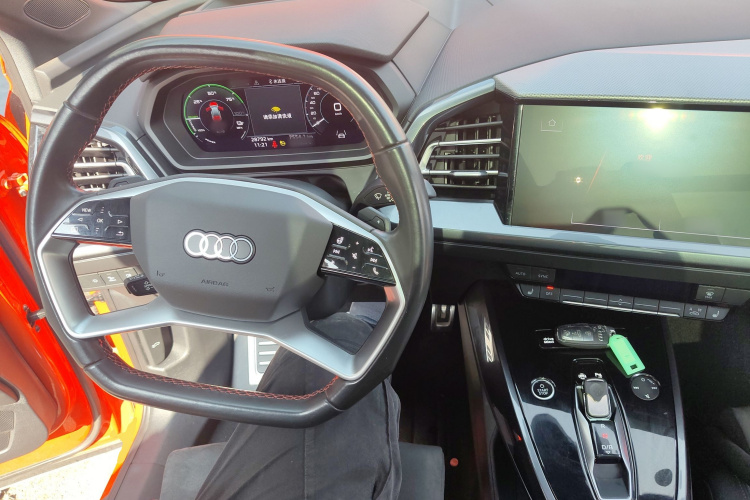 Audi Q5 e-tron 2022 #12 Audi Q5 e-tron 2022 صورة سيارة #12