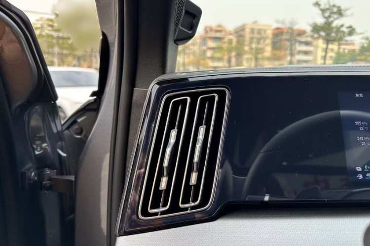 BYD SongL DM-i 2025 car image #12