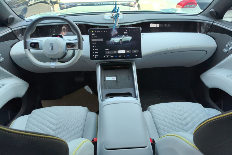 Avatr 11 2024 car image #12