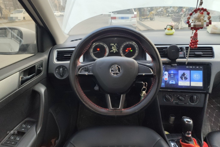 Skoda Rapid 2018 car image #12