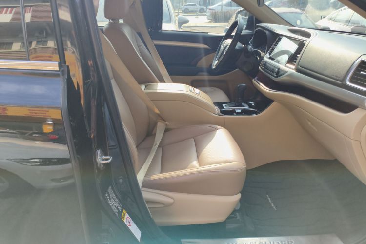 Toyota Highlander 2017 car image #12