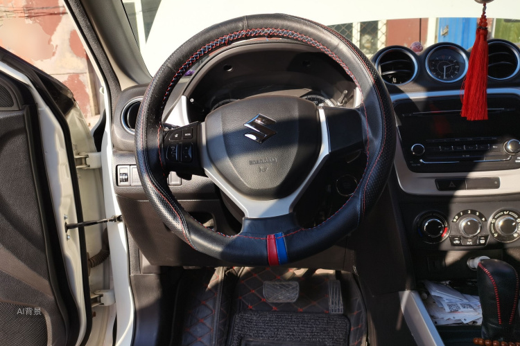 Suzuki Vitara 2017 car image #12