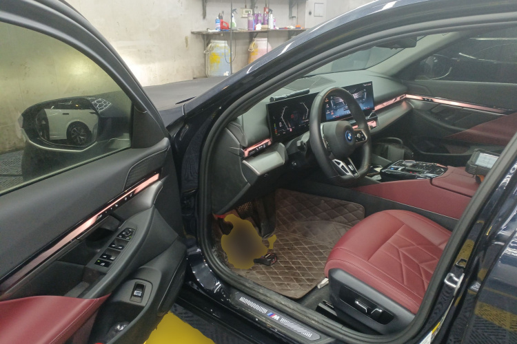 BMW i5 2024 car image #12