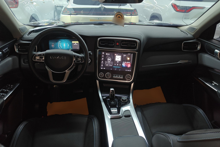 Lynk & Co 01 EM-P 2018 car image #12
