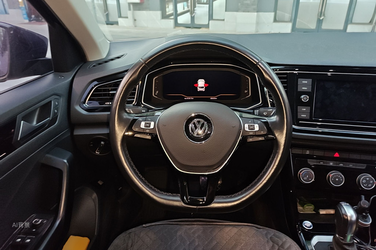 Volkswagen T-Roc 2020 car image #12