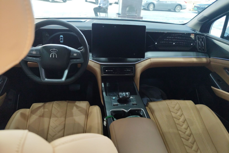 BYD SongL DM-i 2025 #12 BYD SongL DM-i 2025 car image #12