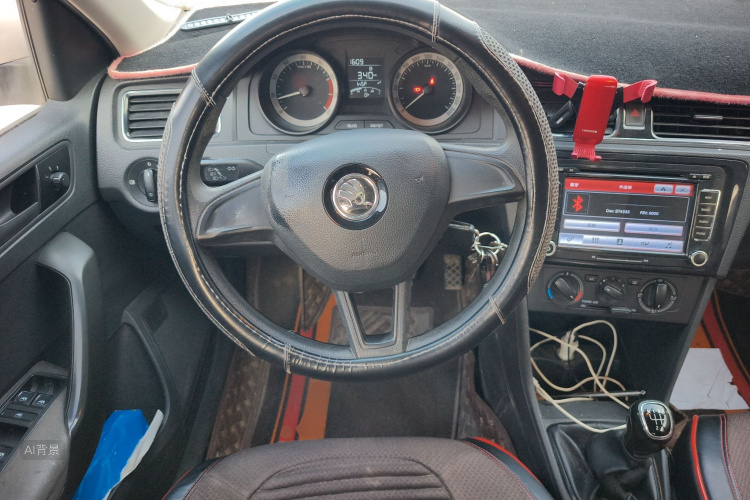 Skoda Rapid Spaceback 2017 car image #12