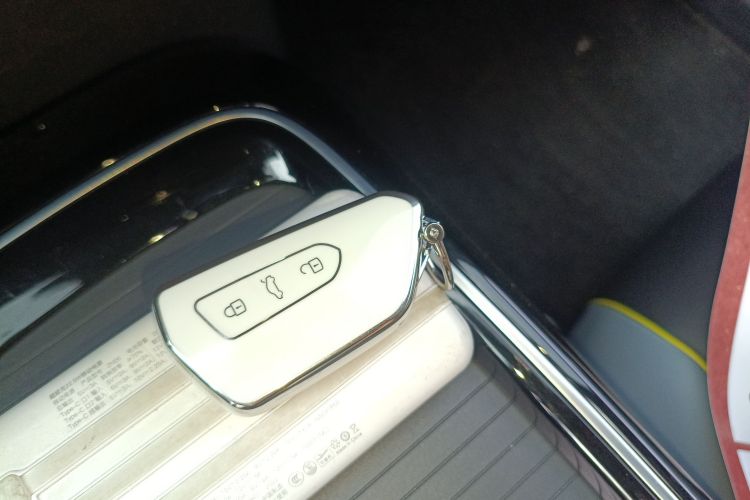 Volkswagen ID.4 X 2025 car image #12