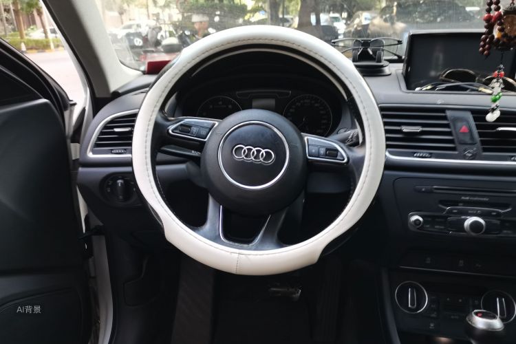 Audi Q3 2016 car image #12
