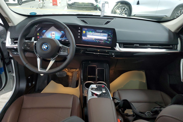 BMW iX1 2024 صورة سيارة #12