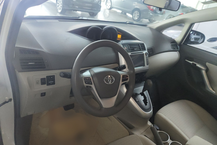 Toyota Verso 2015 car image #12