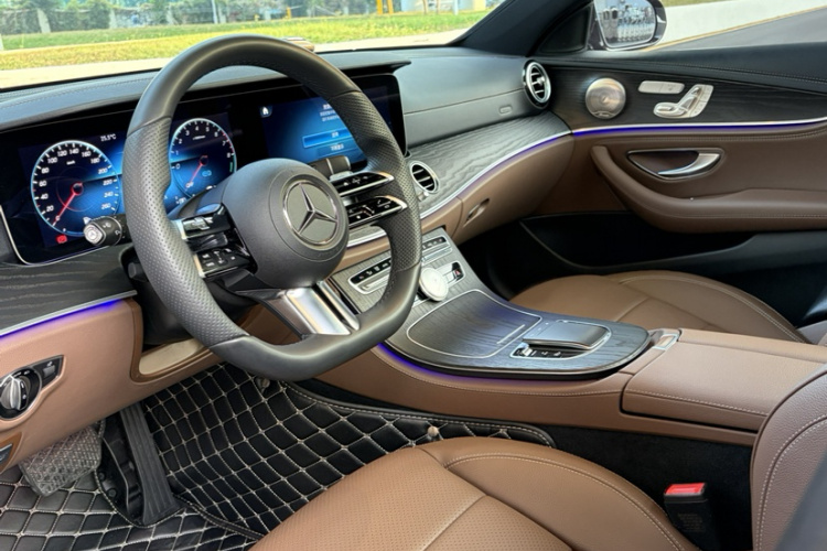 Mercedes-Benz E Class New Energy 2022 car image #12