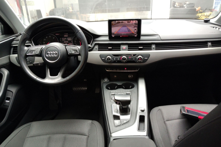 Audi A4L 2018 car image #12