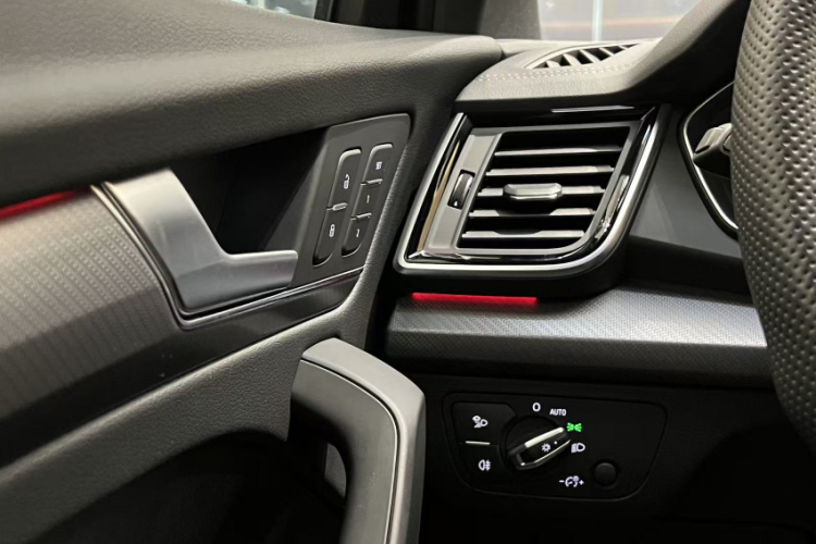 Audi Q5L Sportback 2023 immagine di auto #12