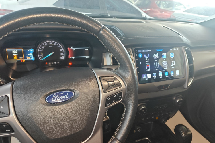 Ford Everest 2018 immagine di auto #12