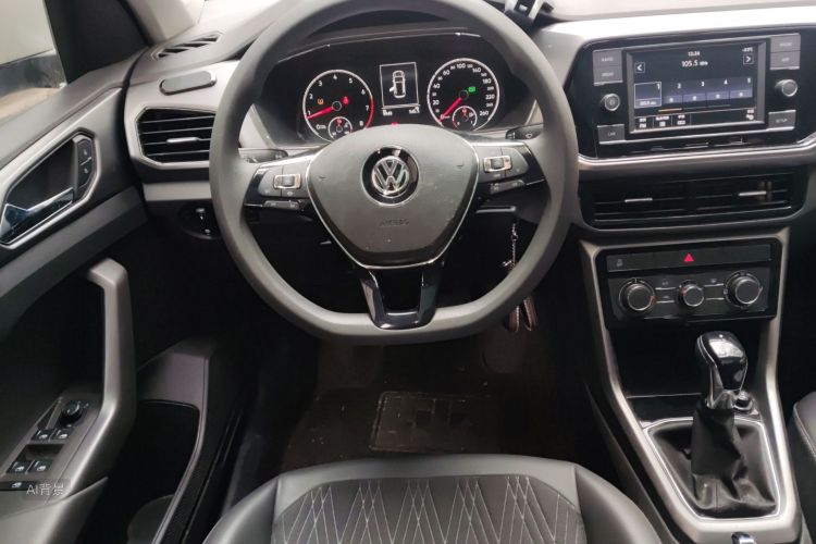 Volkswagen T-Cross 2020 car image #12