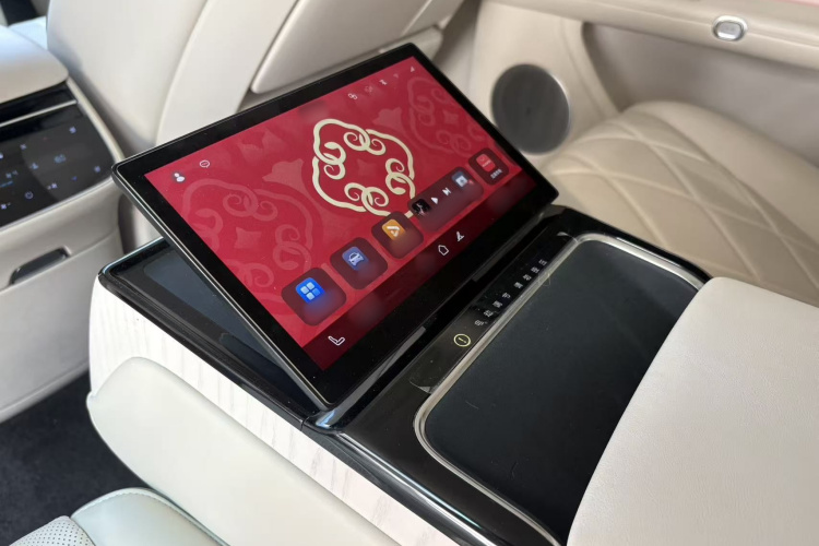 HongQi 2024 car image #12