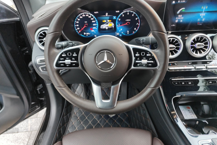 Mercedes-Benz GLC Class 2021 immagine di auto #12