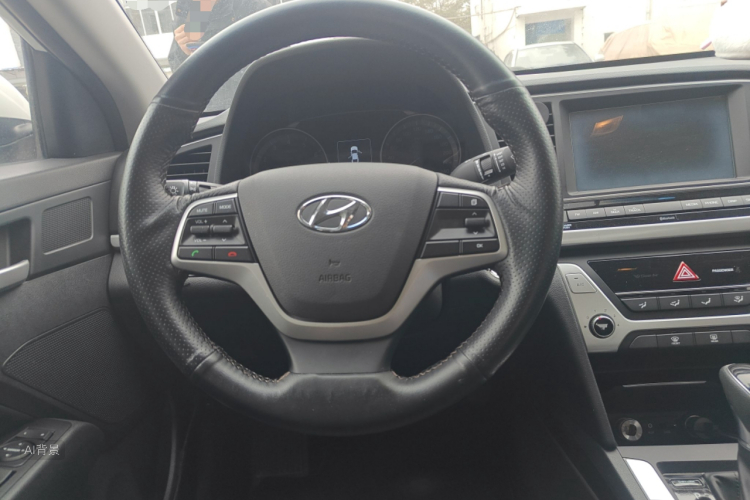 Hyundai Elantra AD 2019 image de voiture #12