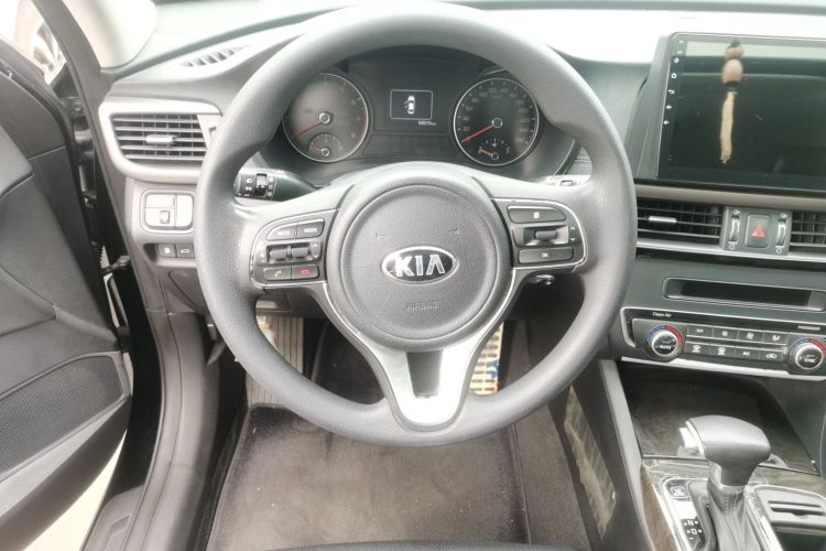 Kia K5 2017 car image #12