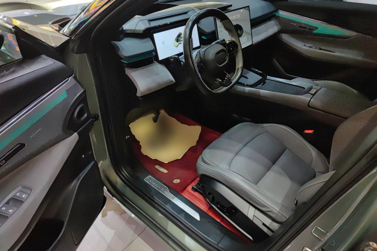 Lynk & Co 08 EM-P 2023 car image #12