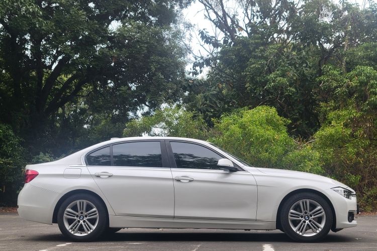 BMW 3 Series 2017 car image #12