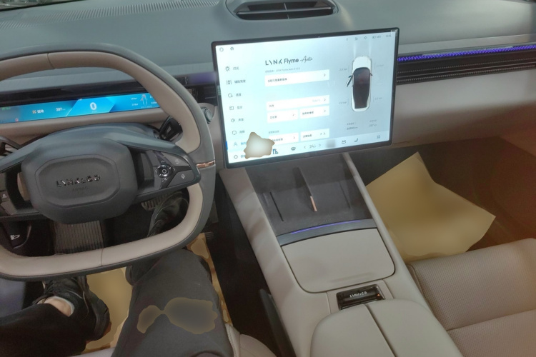 Lynk & Co 2024 #12 Lynk & Co 2024 car image #12