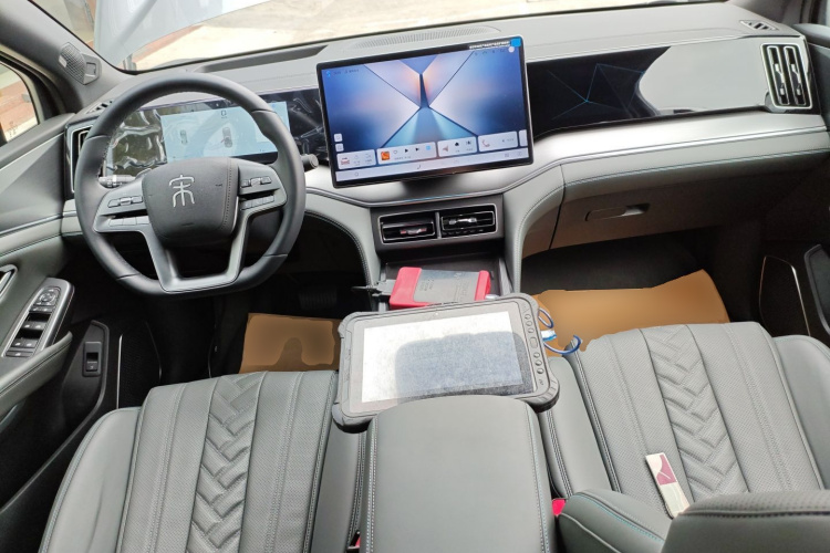 BYD SongL DM-i 2025 car image #12