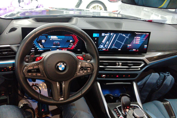 BMW M4 2024 immagine di auto #12