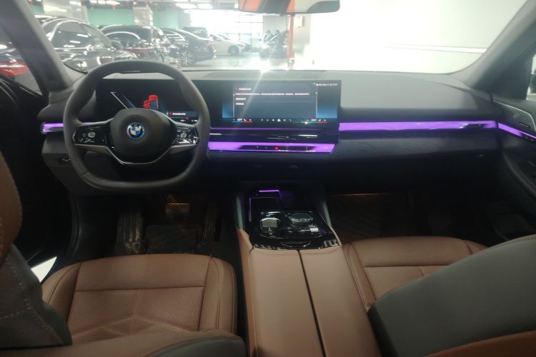 BMW i5 2025 car image #12