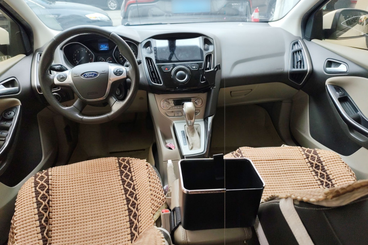 Ford Focus 2014 car image #12