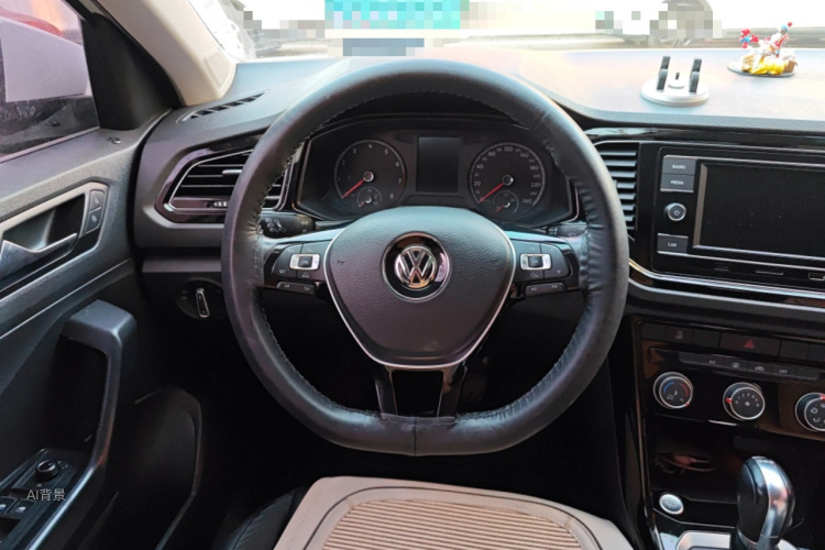 T-Roc 2018 car image #12