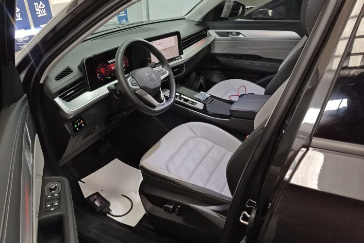 Volkswagen Tavendor 2025 immagine di auto #12