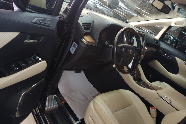 Toyota Alphard 2017 car image #12