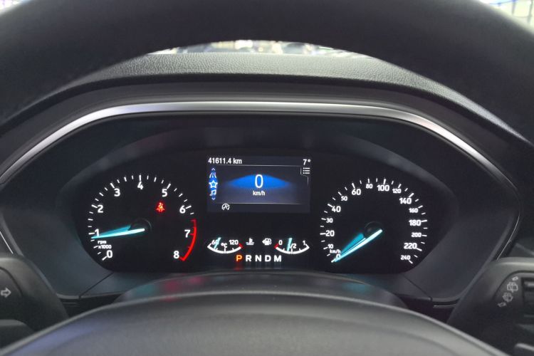 Ford Focus Active 2020 car image #12