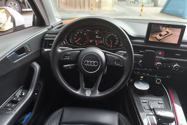 Audi A4L 2019 car image #12