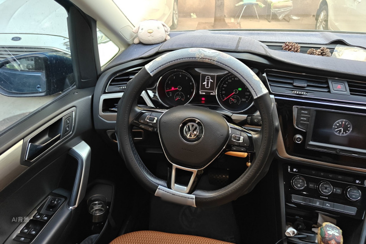 Volkswagen Touran 2017 #12 Volkswagen Touran 2017 car image #12