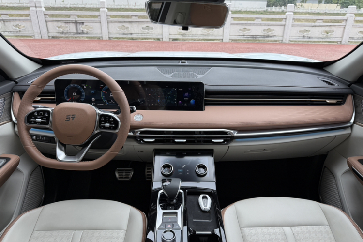 Jetour X70 C-DM 2024 car image #12