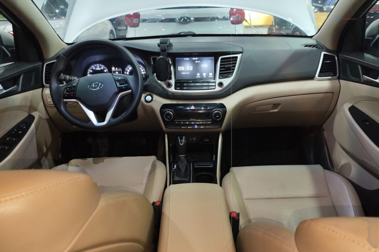 Hyundai Tucson 2017 car image #12