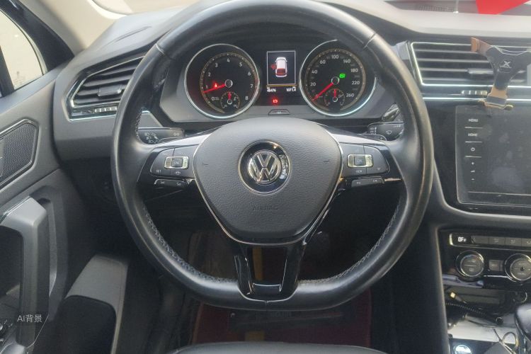 Volkswagen Tiguan L 2019 car image #12