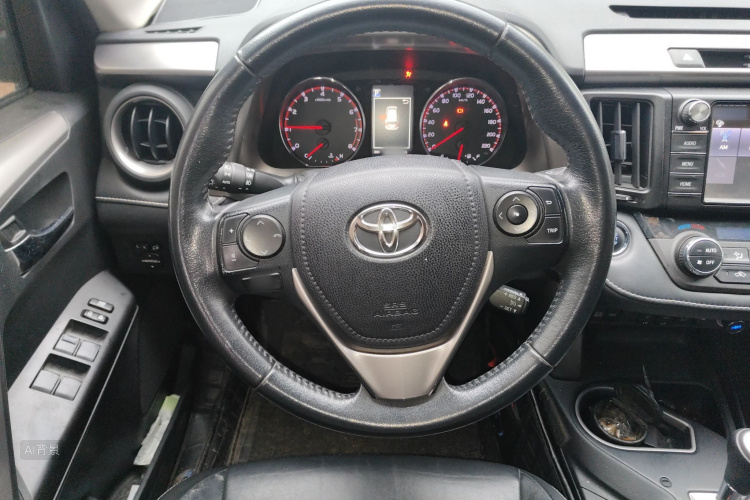 Toyota RAV4 2018 car image #12
