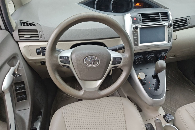 Toyota Verso 2016 car image #12