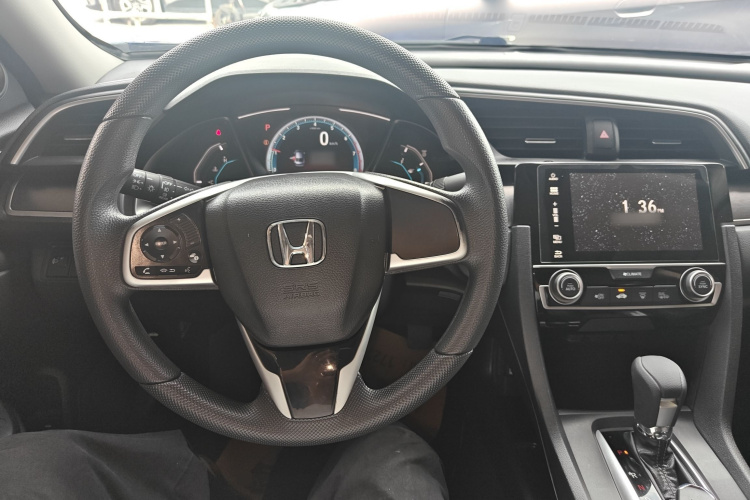 Honda Civic 2018 car image #12