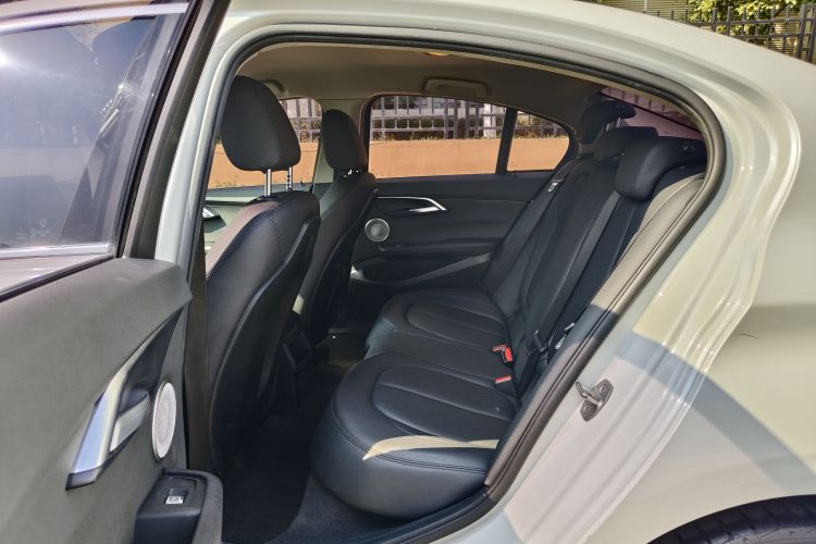 BMW 1 Series 2021 immagine di auto #12