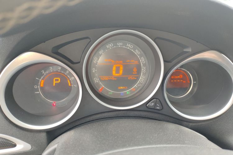 Citroen C4L 2015 car image #12