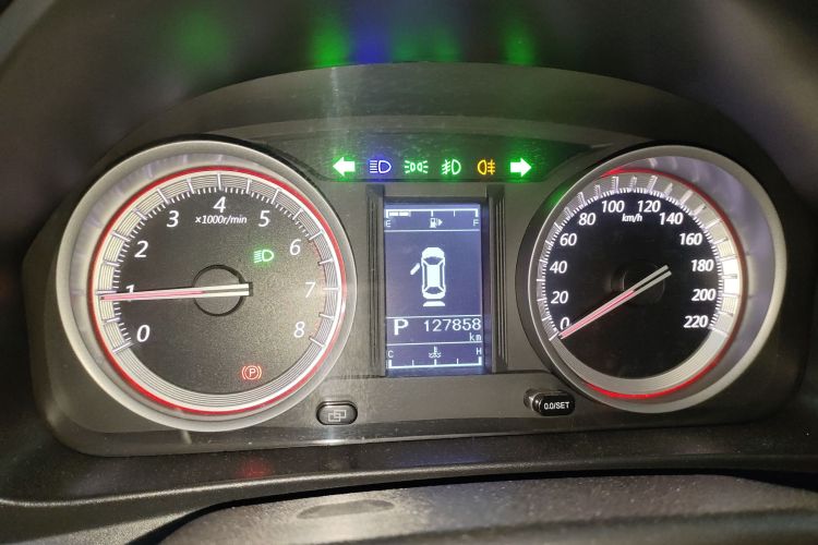 Forthing JOYEAR X5 2017 صورة سيارة #12