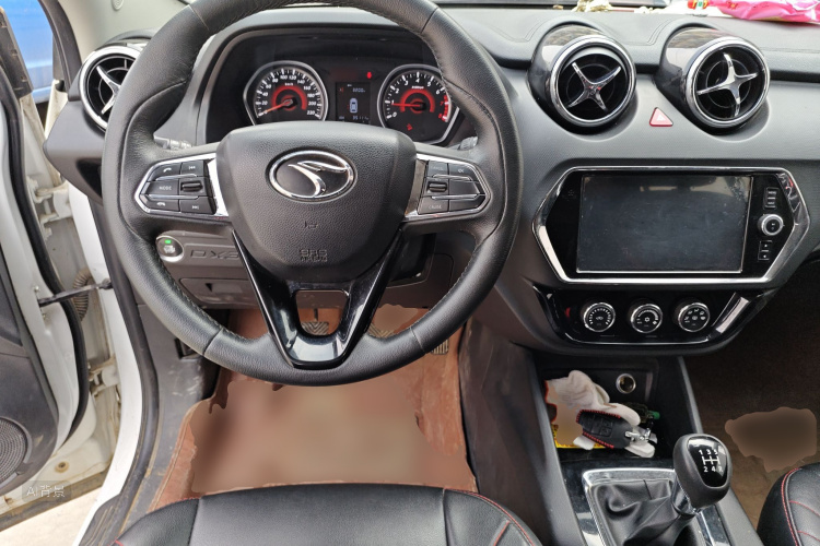 Soueast DX3 2018 #12 Soueast DX3 2018 صورة سيارة #12