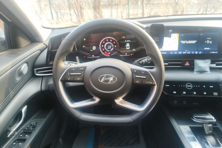 Hyundai Elantra 2021 #12 Hyundai Elantra 2021 car image #12
